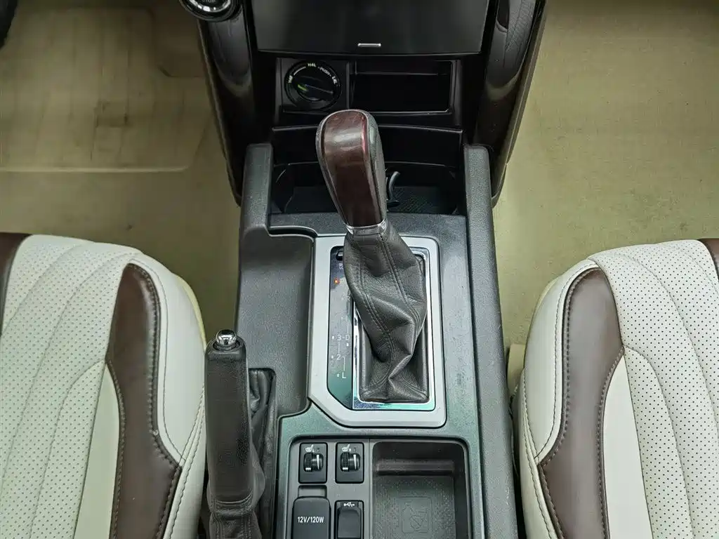 Toyota Prado 2015 — фото 13