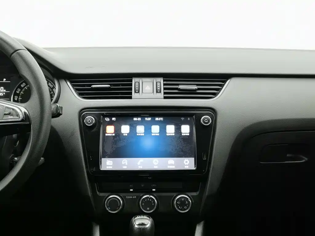 Skoda Octavia 2018 — фото 12