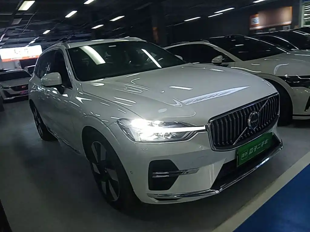 Volvo XC60 Plug-In Hybrid 2024 — фото 4