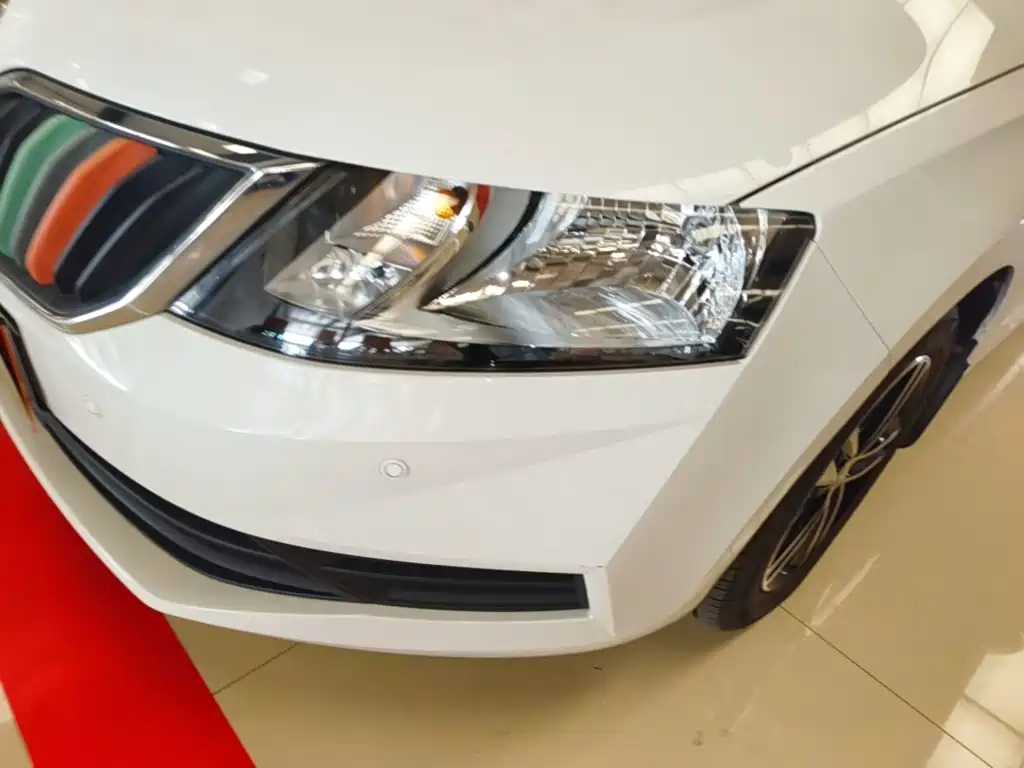 Skoda Rapid Spaceback 2019 — фото 24
