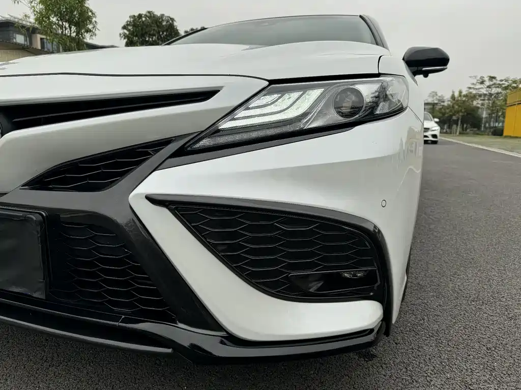 Toyota Camry 2021 — фото 27