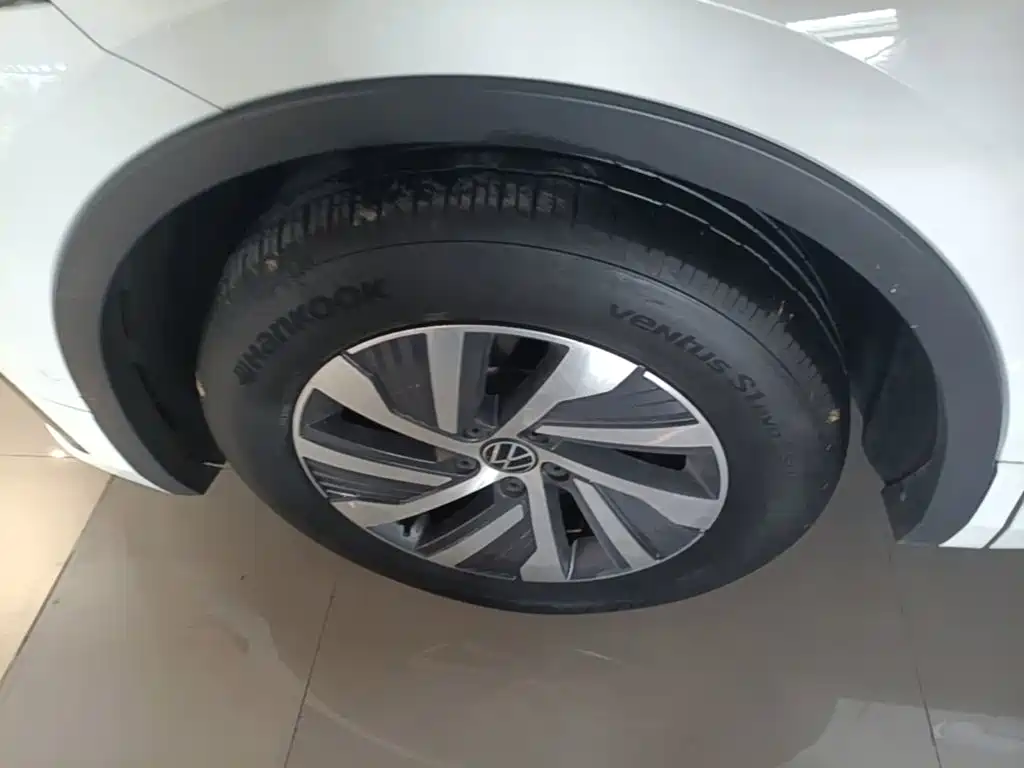 Volkswagen Tiguan L Plug-In Hybrid 2023 — фото 25