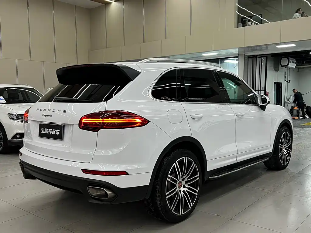 Porsche Cayenne 2016 — фото 9