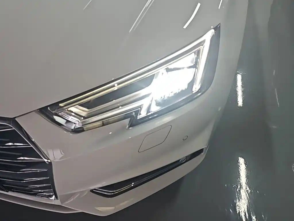 Audi A4L 2018 — фото 24
