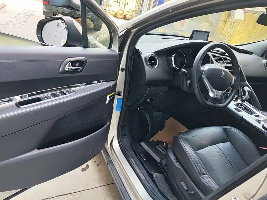 Peugeot 3008 2015 — фото 16
