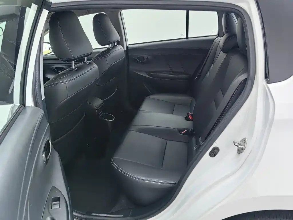 Toyota Yaris L 2016 — фото 15