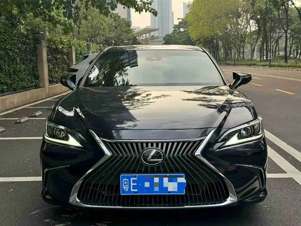 Lexus ES 2022