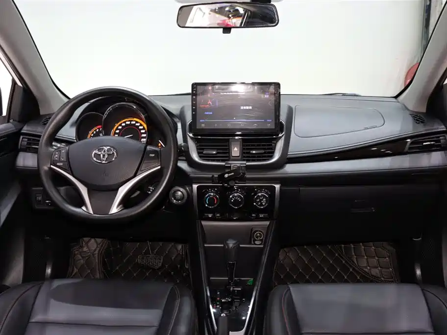 Toyota Yaris L 2023 — фото 12