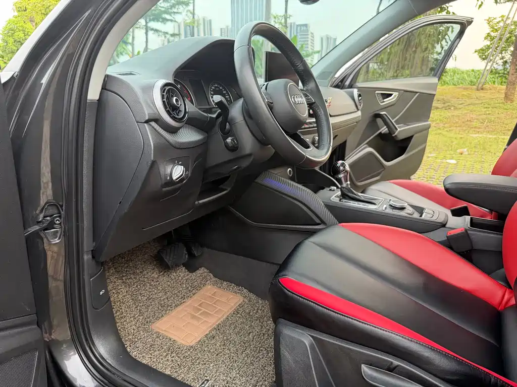 Audi Q2L 2019