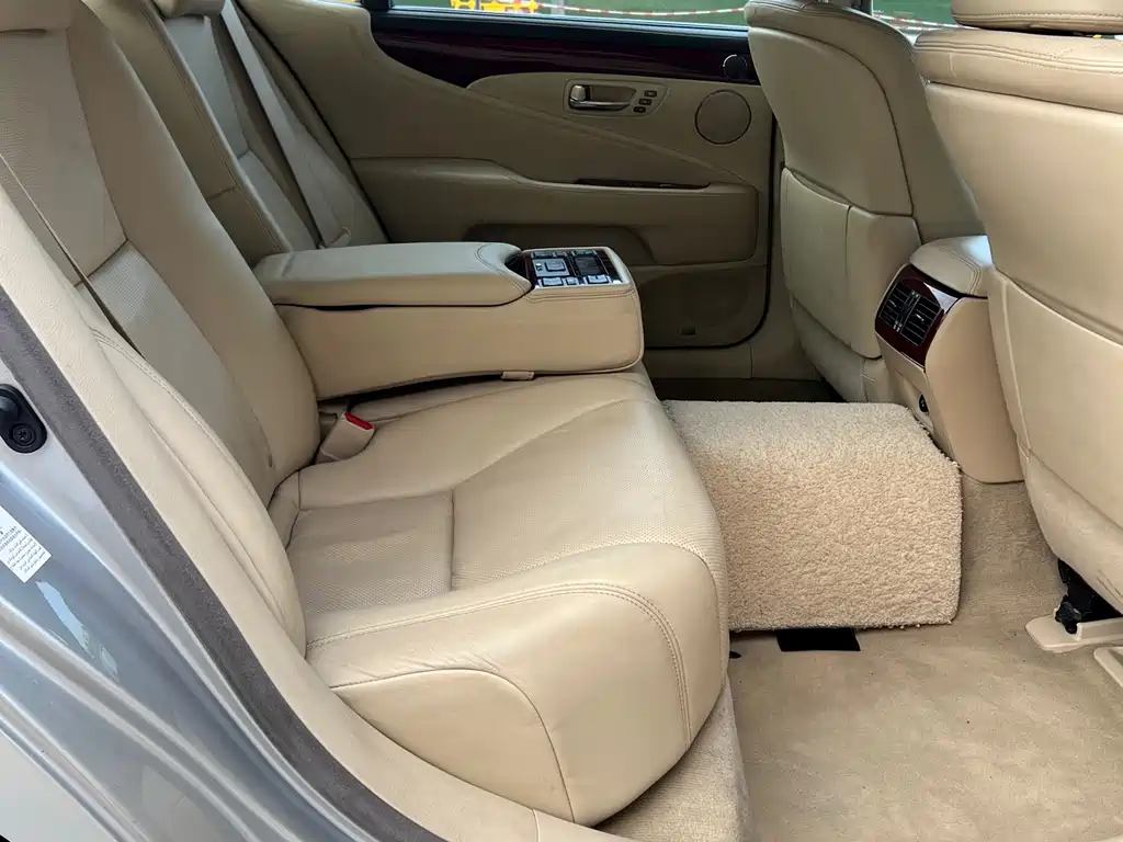 Lexus LS 2010 — фото 13