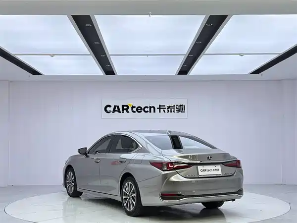 Lexus ES 2021