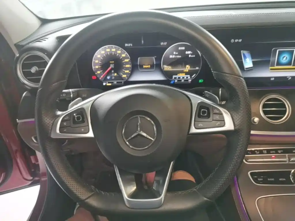 Mercedes-Benz E-Class 2018 — фото 11