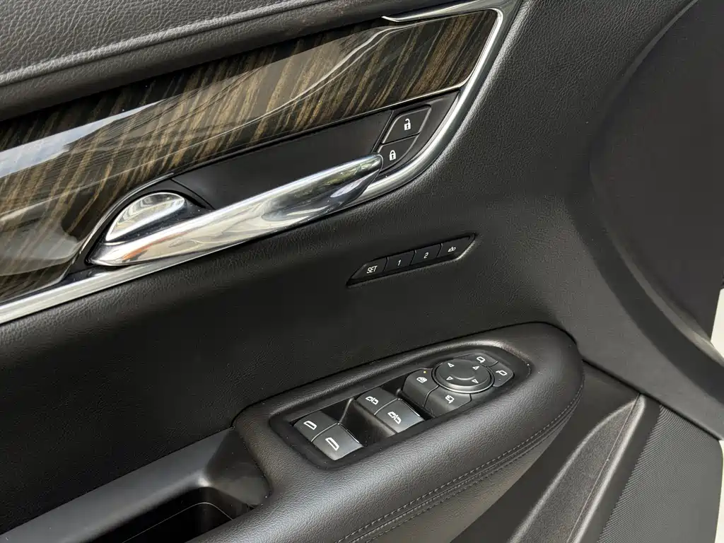 Cadillac XT5 2016 — фото 14