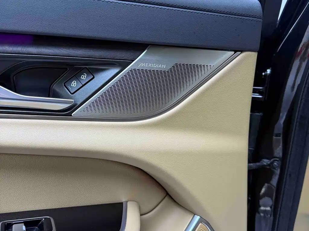 Jaguar XFL 2024 — фото 10