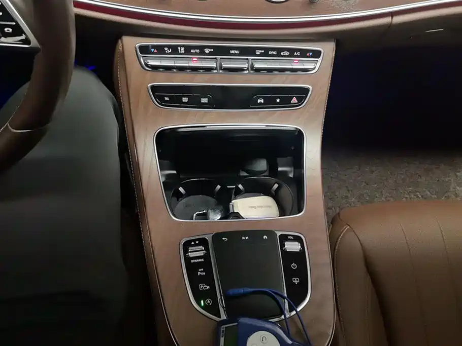 Mercedes-Benz E-Class 2023 — фото 16