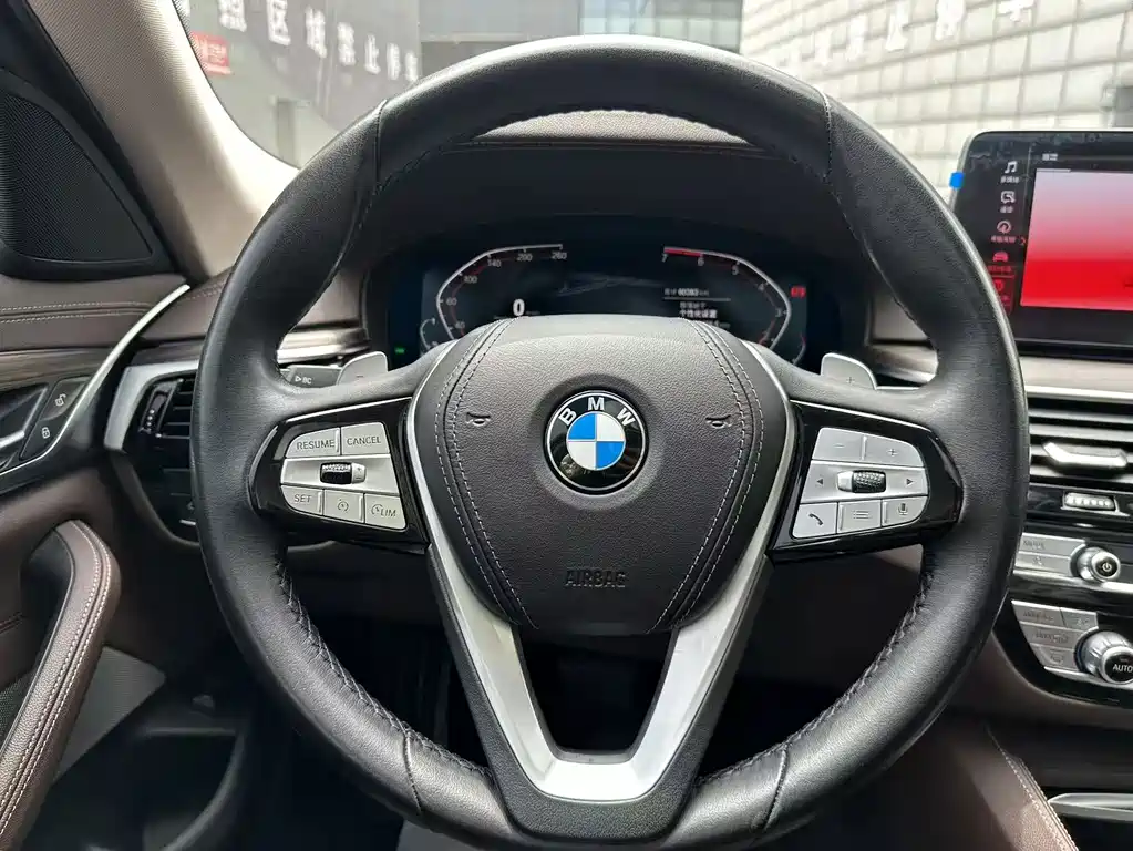 BMW 5 Series 2021 — фото 11