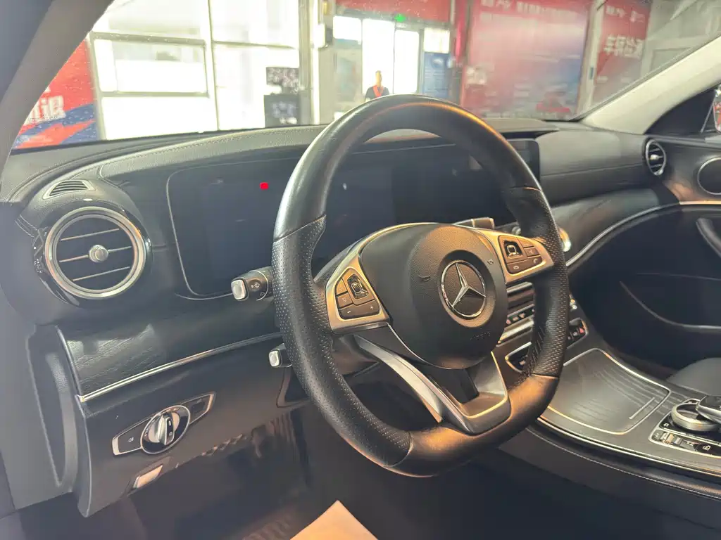 Mercedes-Benz E-Class 2018 — фото 12