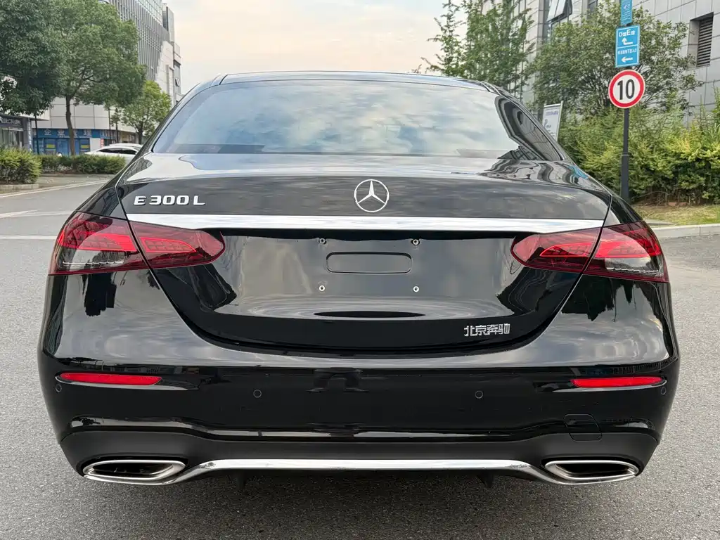 Mercedes-Benz E-Class 2023 — фото 18