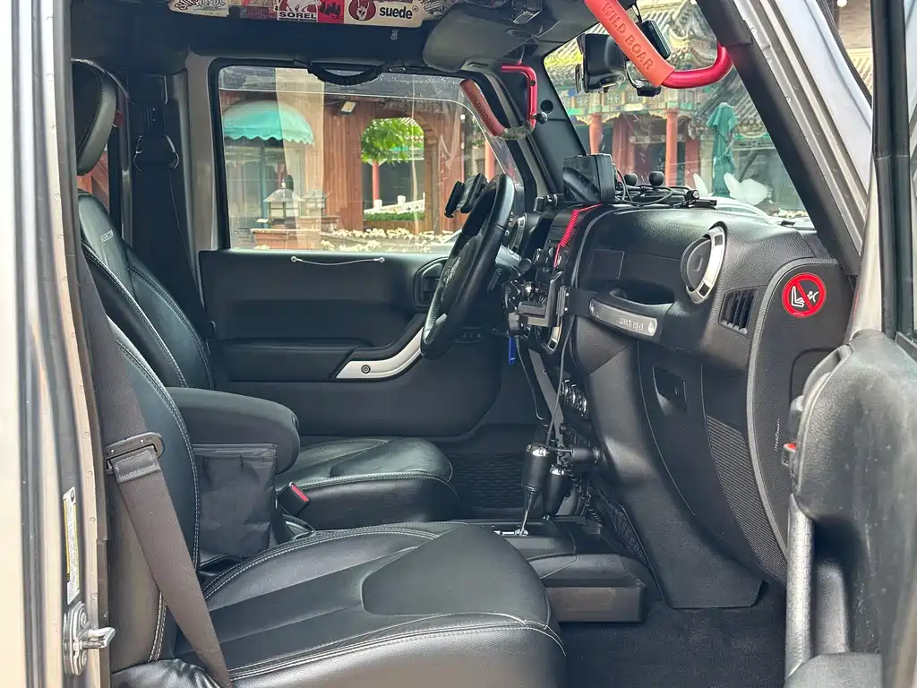 Jeep Wrangler 2018 — фото 24