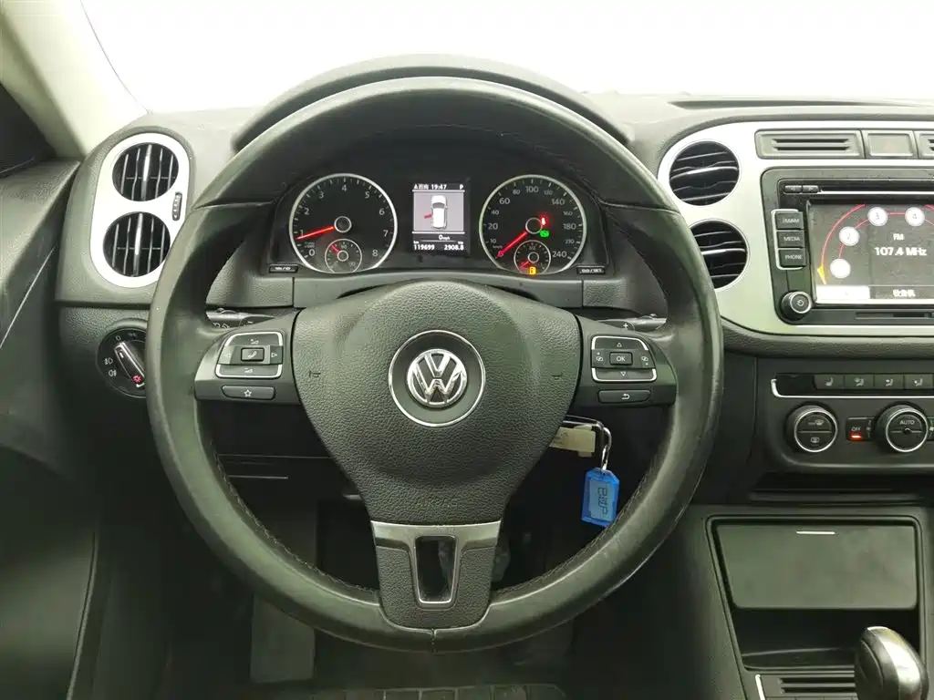 Volkswagen Tiguan 2014 — фото 11