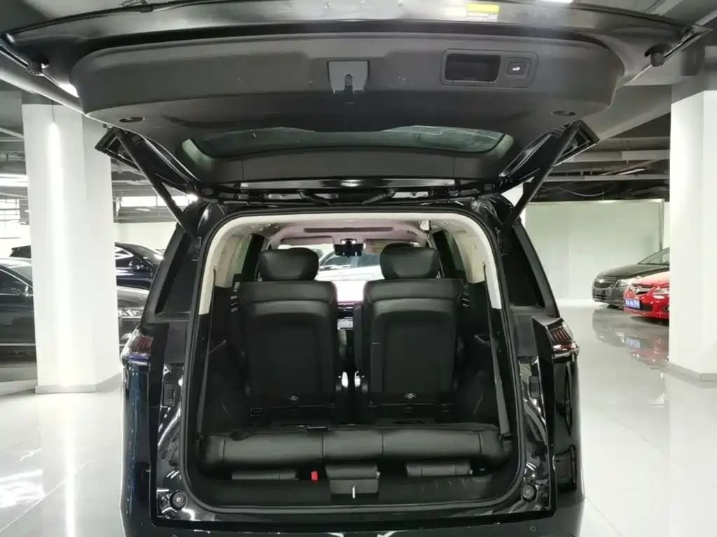 GAC Motor E8 PHEV 2024 — фото 19