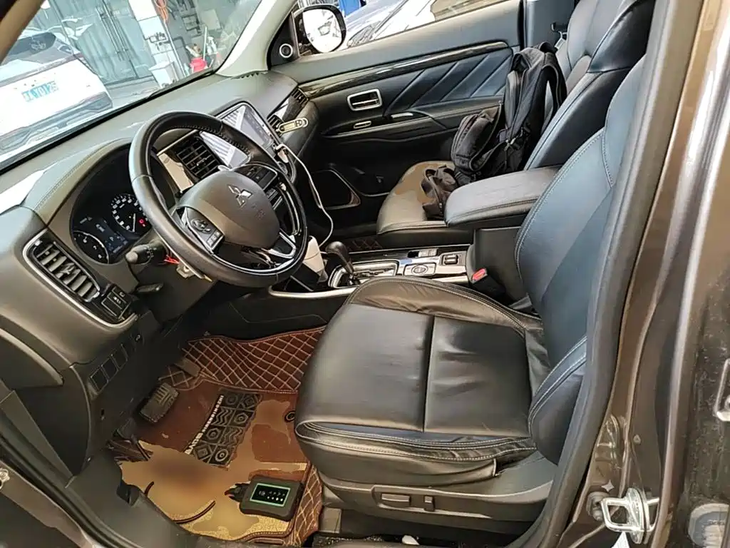 Mitsubishi Outlander 2019 — фото 15