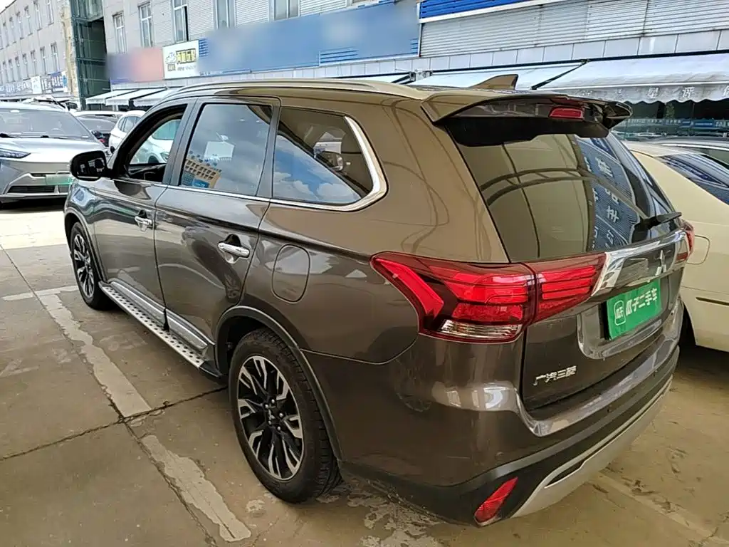 Mitsubishi Outlander 2019 — фото 5