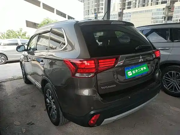 Mitsubishi Outlander 2016