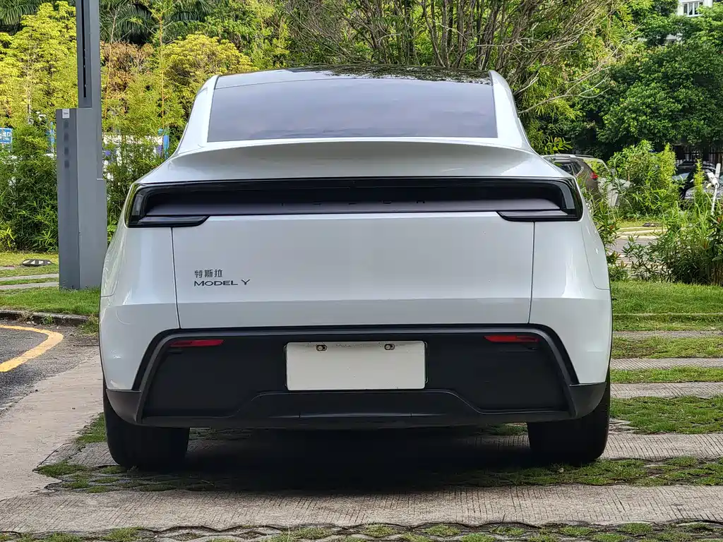 Tesla Model Y 2026 — фото 14