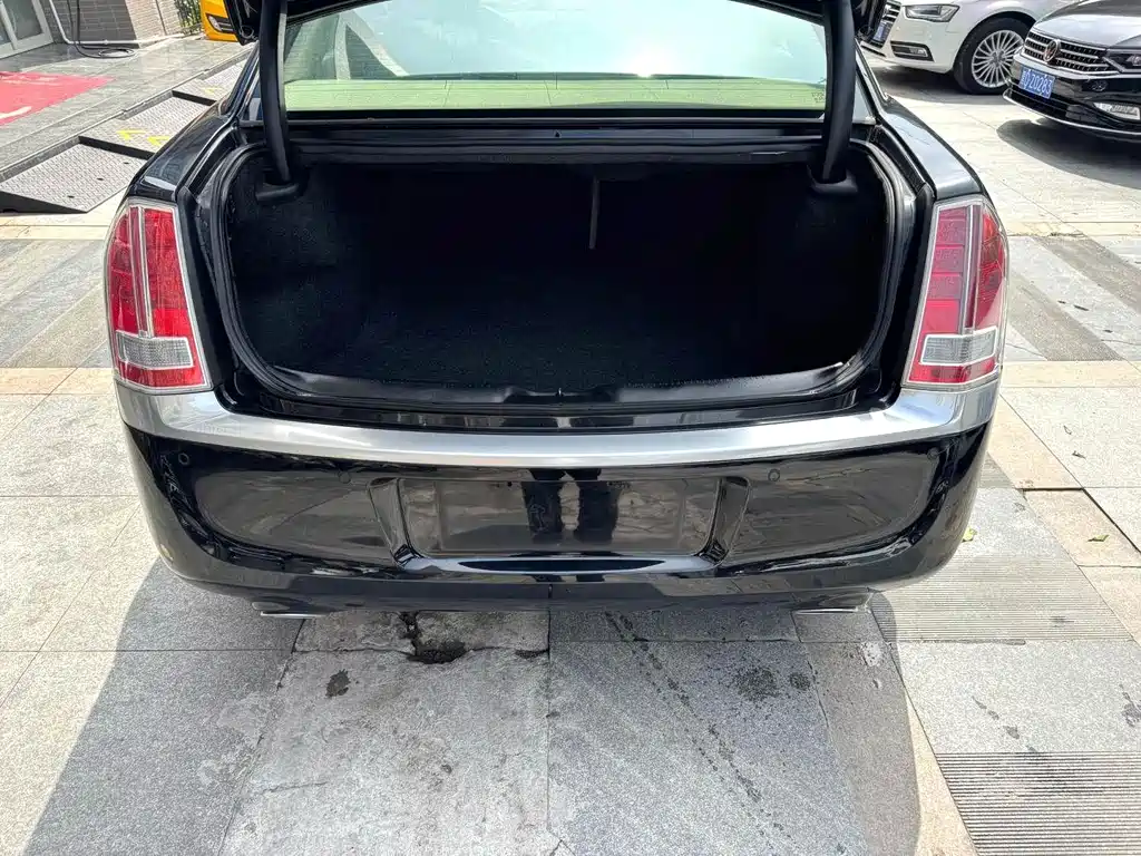 Chrysler 300C 2014 — фото 15
