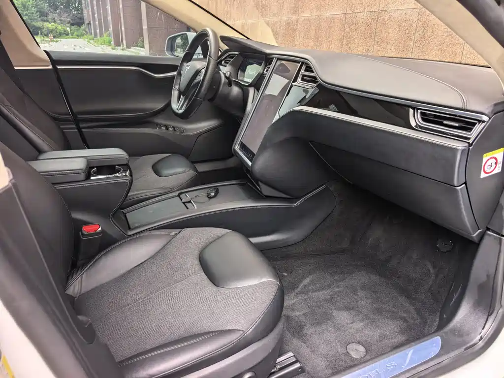Tesla Model S 2016 — фото 14