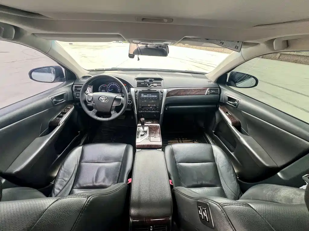 Toyota Camry 2015 — фото 5