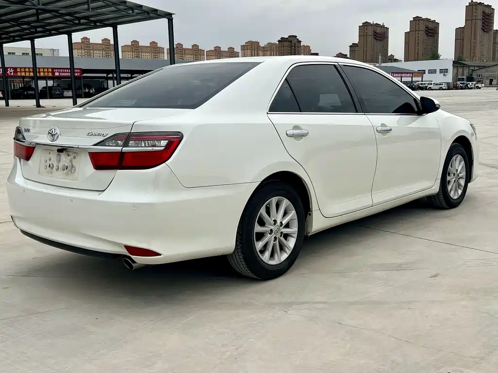 Toyota Camry 2015 — фото 9