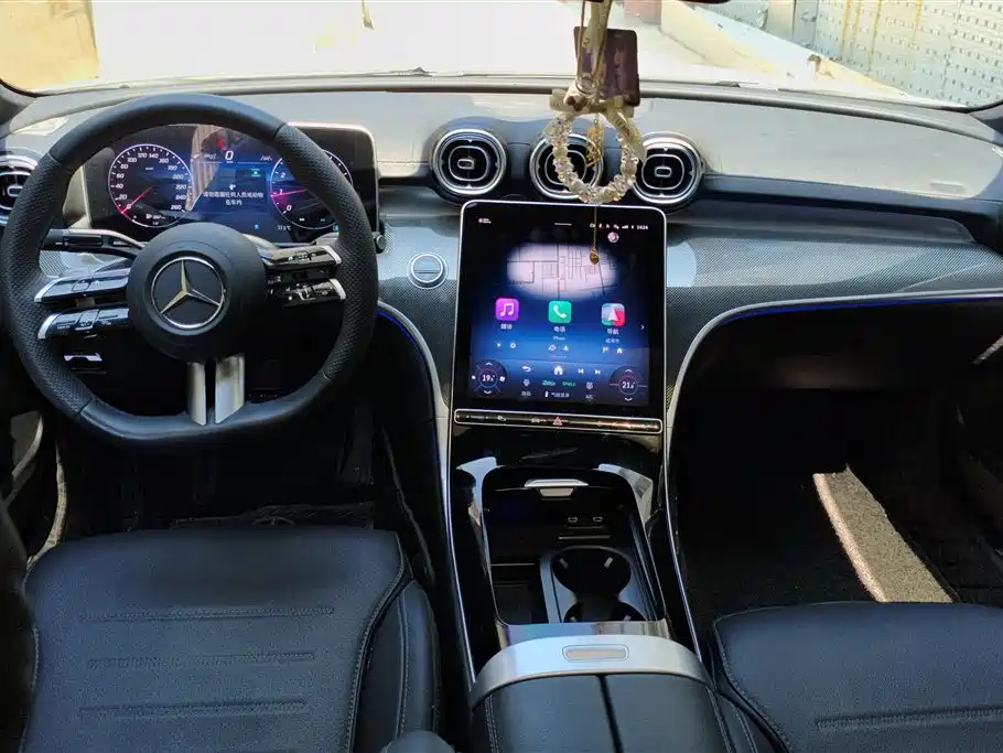 Mercedes-Benz C-Class 2025 — фото 12