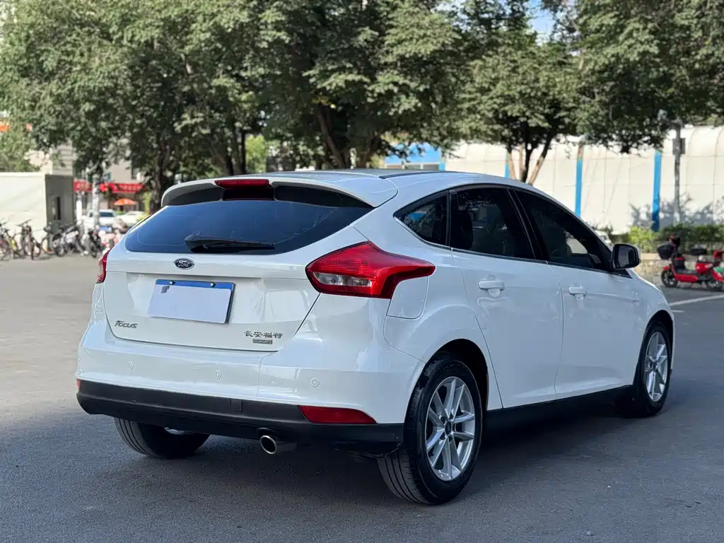 Ford Focus 2016 — фото 13