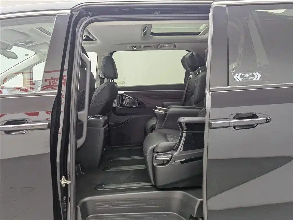 GAC Motor Trumpchi M8 2024 — фото 15