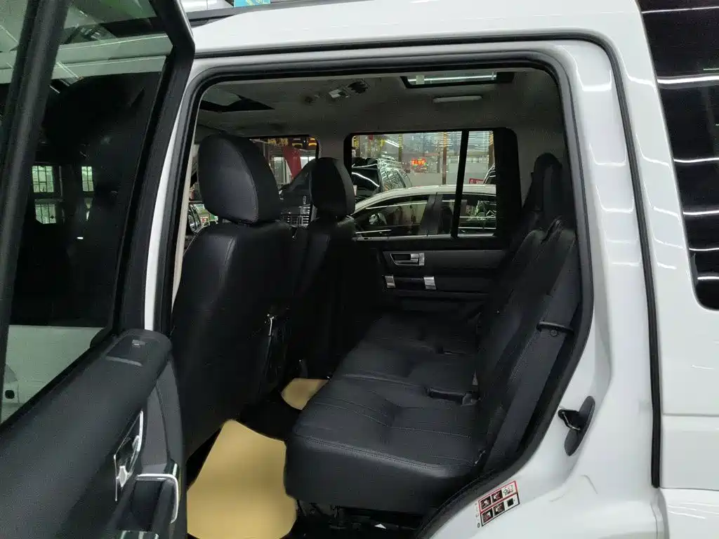 Land Rover Discovery 2015 — фото 9