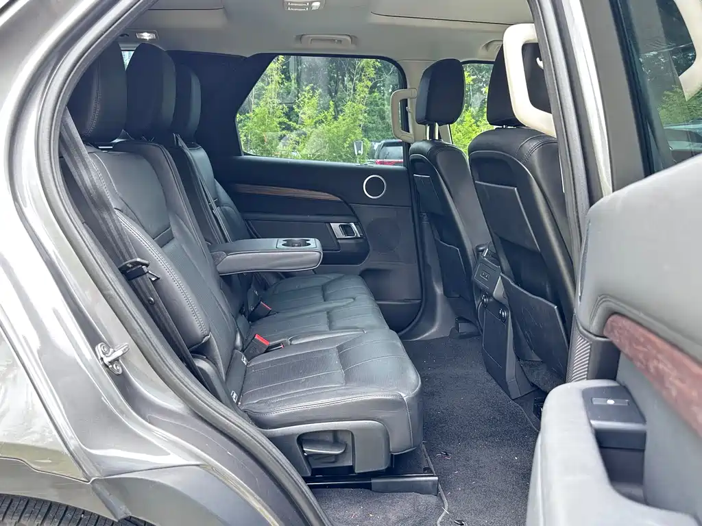 Land Rover Discovery 2017 — фото 11