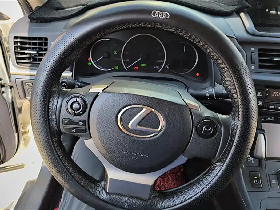 Lexus CT 2014 — фото 15