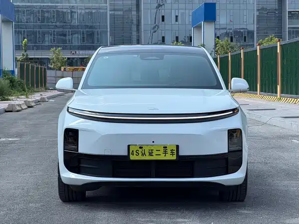 Li Auto L6 2025