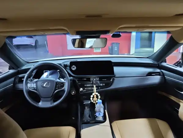 Lexus ES 2024