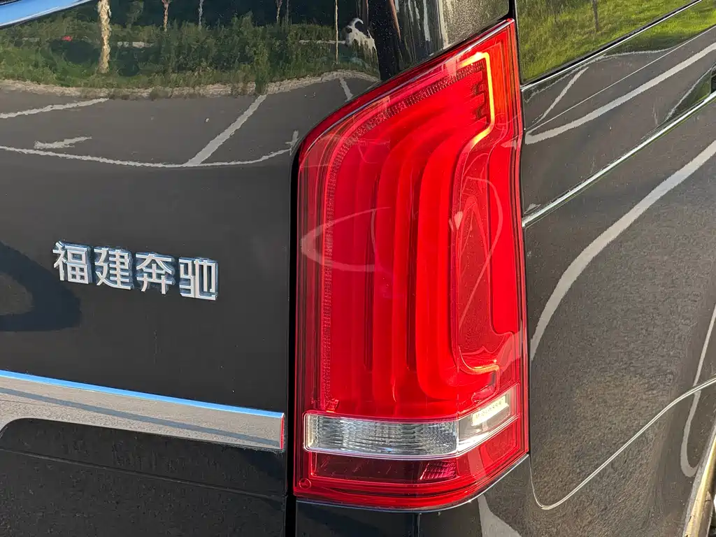 Mercedes-Benz V-Class 2018 — фото 15