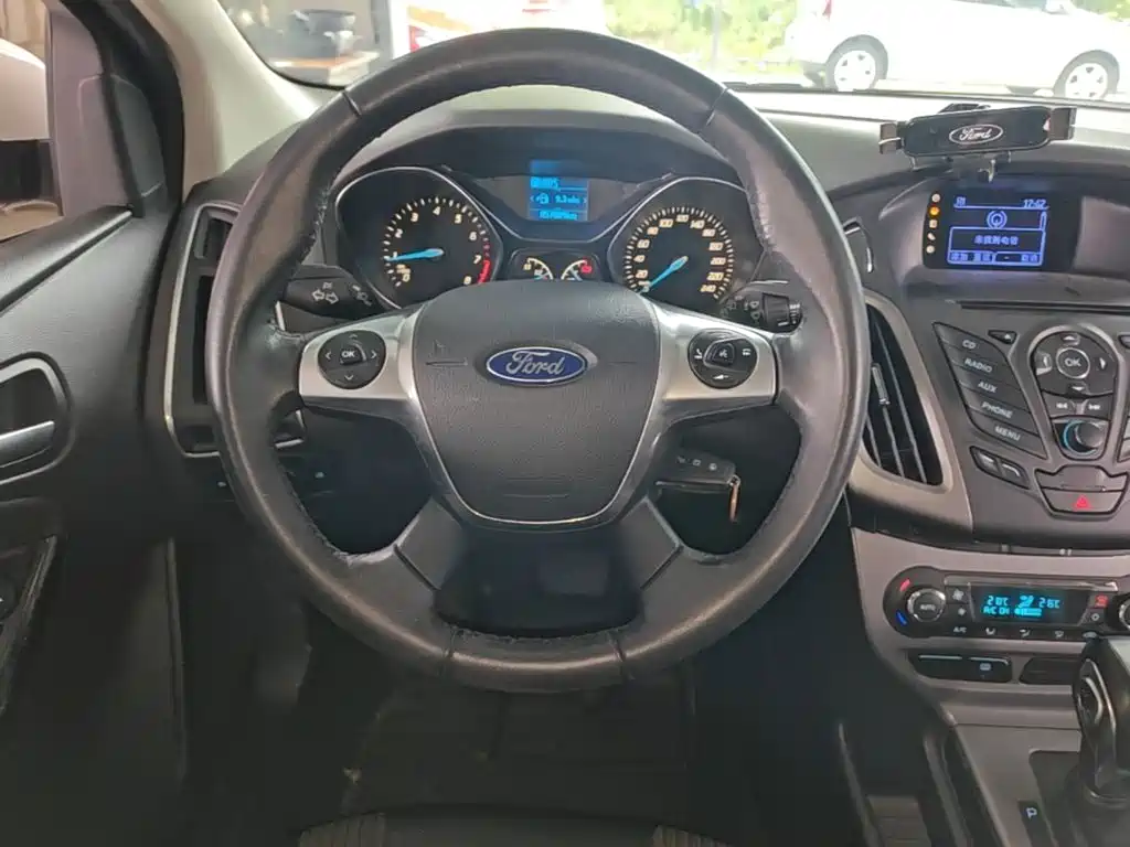 Ford Focus 2015 — фото 11