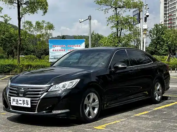 Toyota Crown 2017