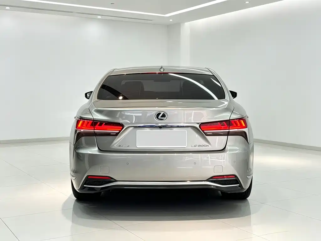 Lexus LS 2018 — фото 8