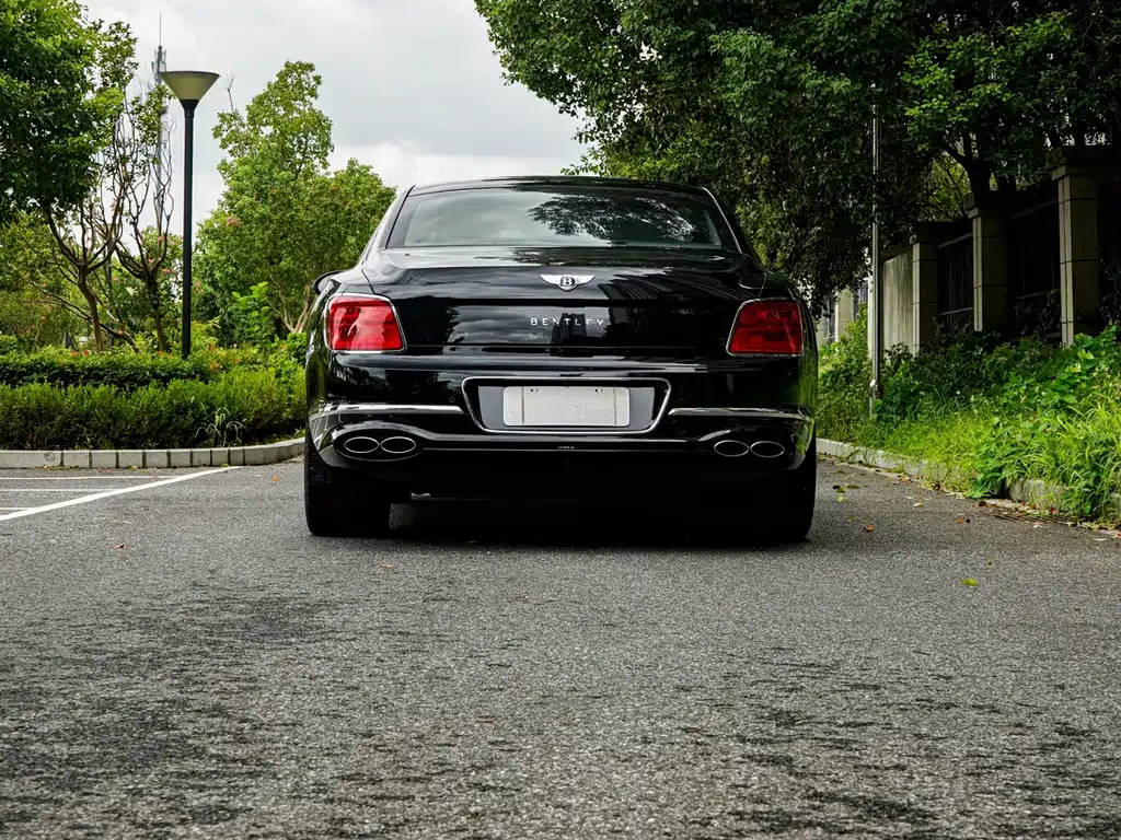Bentley Flying Spur 2023 — фото 15
