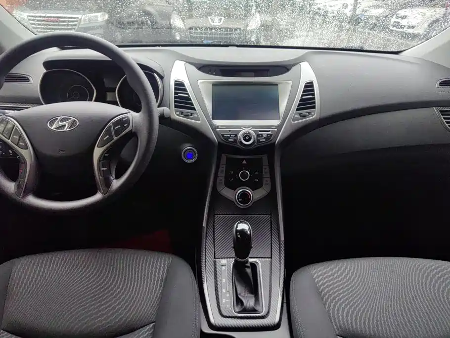 Hyundai Elantra Langdong 2015 — фото 12
