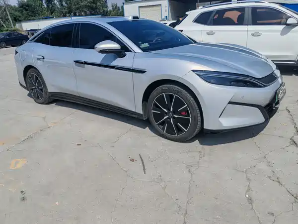 BYD Han L 2025