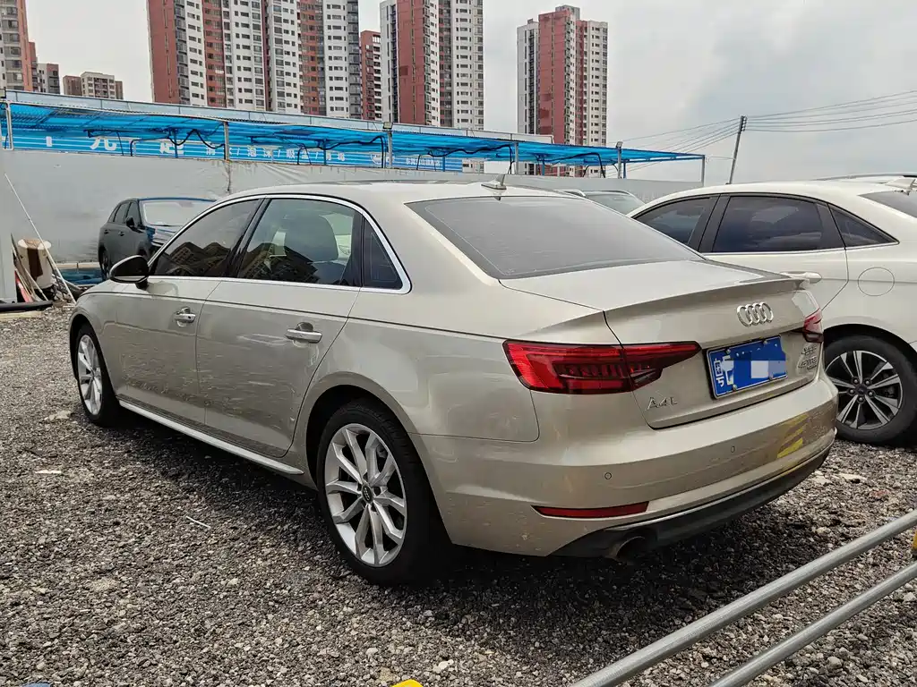 Audi A4L 2018