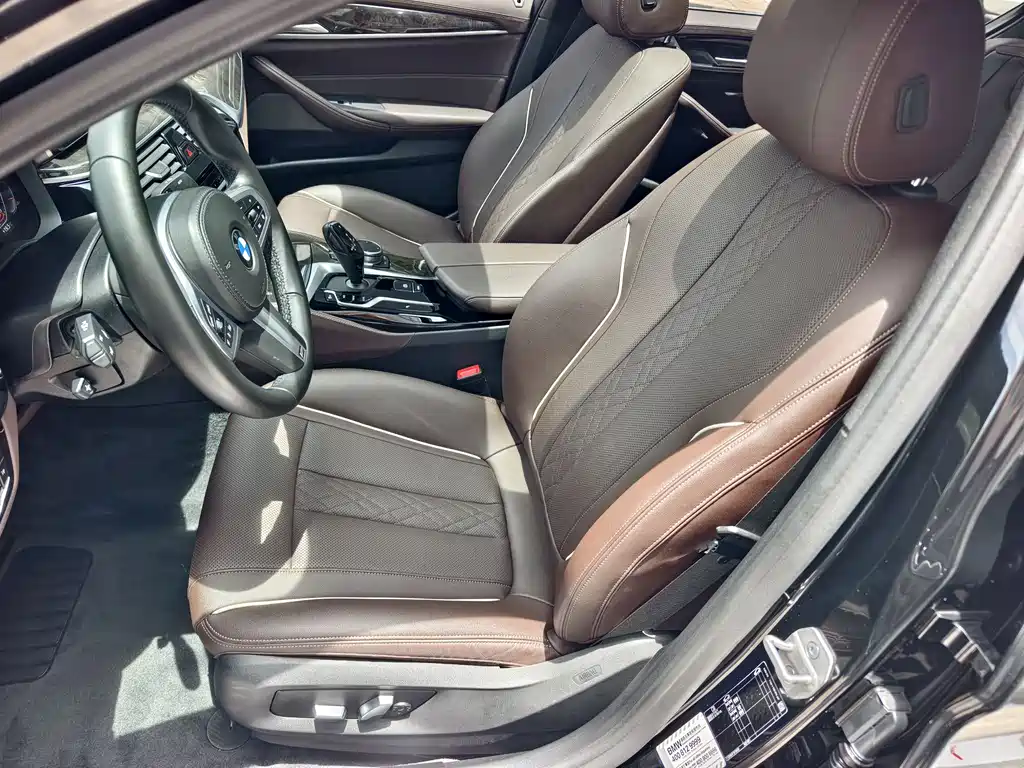 BMW 5 Series 2021 — фото 12